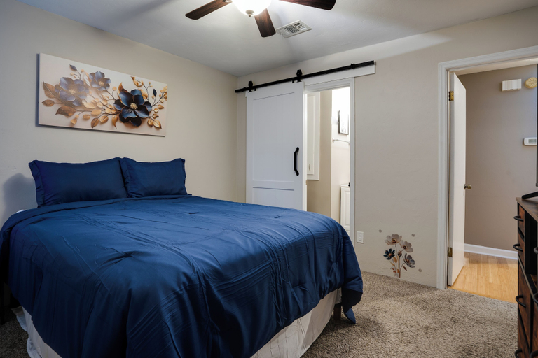 Room 3, Capital City Cozy Cottage, Leon