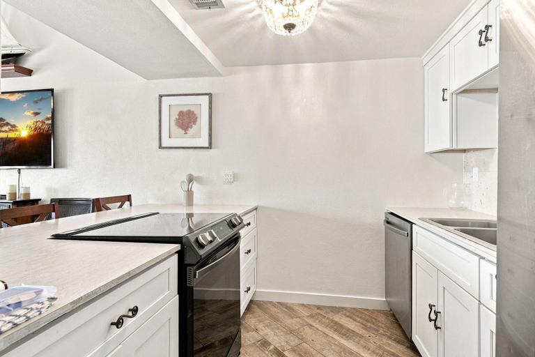 Private kitchen 4, Sand Dollar W-210, Escambia