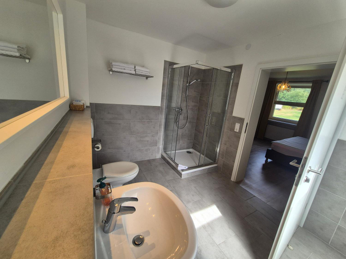 Bathroom 5, Moes Hotel, Gütersloh