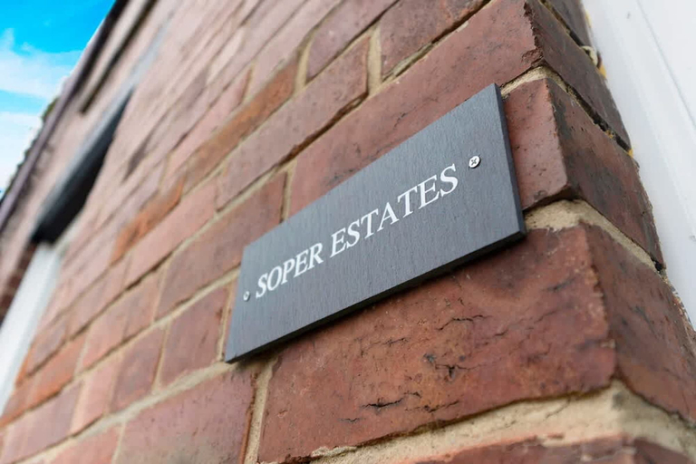 Room 4, Cosy 2BR Apartment Sleeps 4 by Stay With Us, Durham