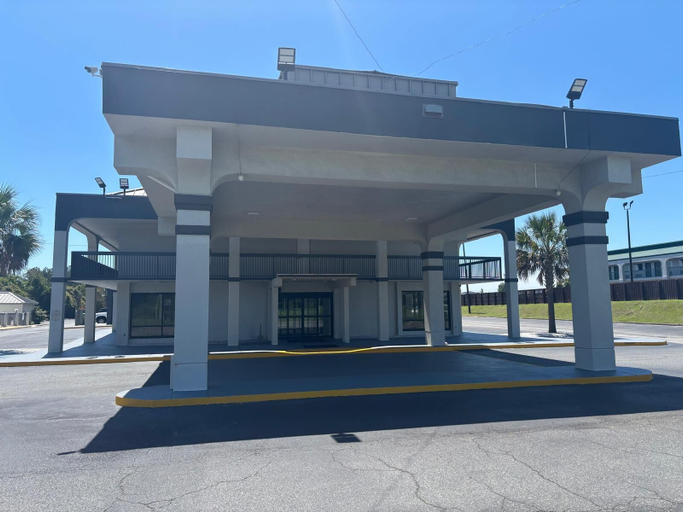 Exterior & Views, Clarion Pointe, Laurens