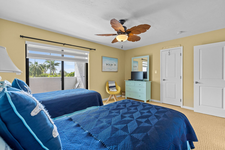 Room 3, Sandbar Serenade Private Beach Heated Pool Key Colony Beach, Monroe