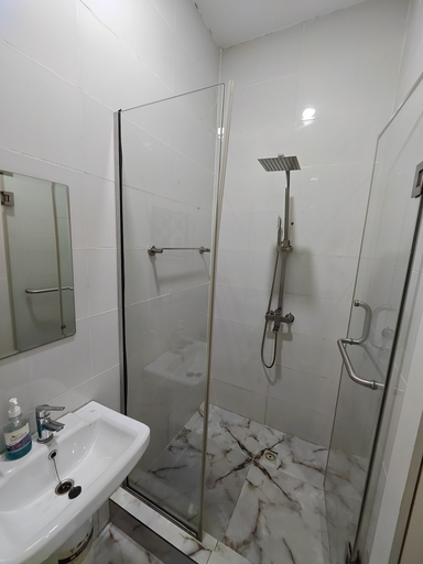 Bathroom 5, Lux Shortlets Hotels in Lekki Phase 1, Eti-Osa