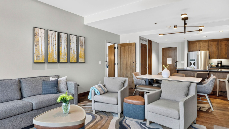 Interior 2, Riverfront Perch by Avantstay Balcony + Resort Pool River + Mtn Views, Eagle
