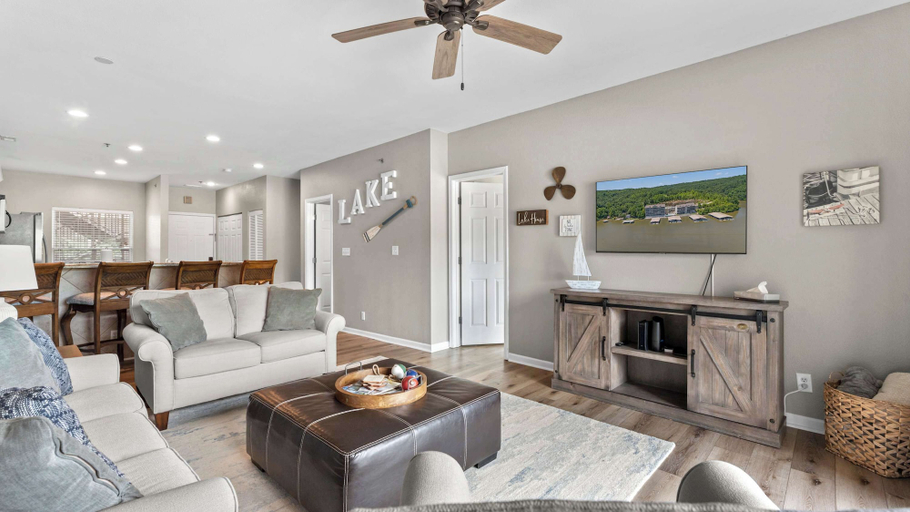 Living area 2, Lakeside Sunrise Water Views, Camden