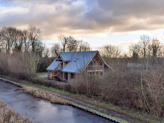 Exterior 5, Peaceful Oswestry Canalside Apartment, Shropshire
