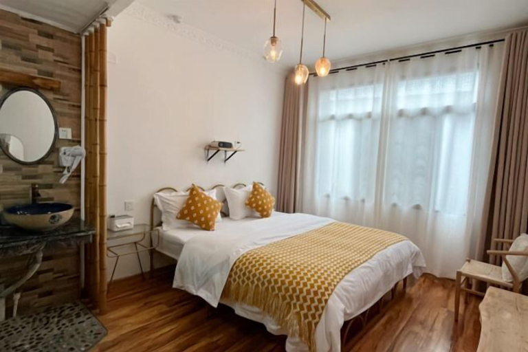 Room 2, Phoenix Moonlight View Inn, Xiangxi Tujia and Miao