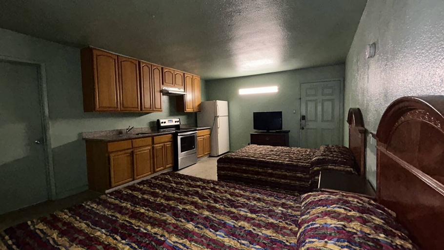 Private kitchenette, Executive Lodge Inn Stockton CA, San Joaquin