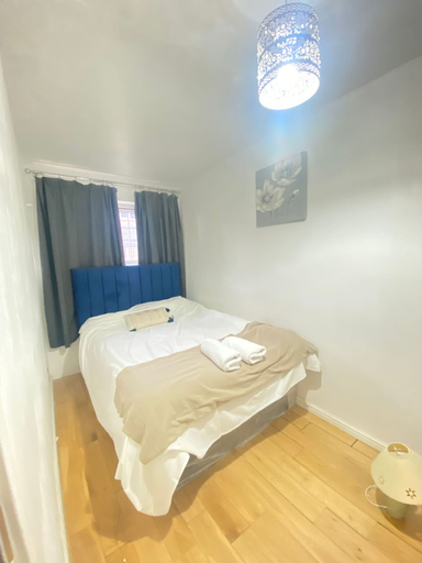 Room 3, Luxurious 5 Bedroom Home in Prime London Location, London