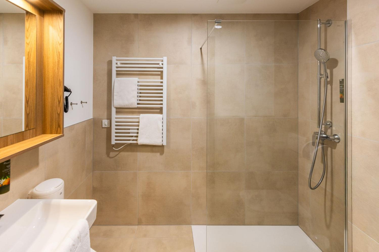 Shower 5, Harabruck Apartments, Gmünd