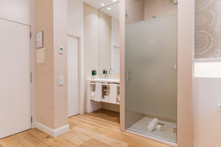 Bathroom 4, Meliá Plaza, Valencia