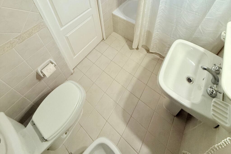 Bathroom 5, Patagon Hotel, Lago Argentino