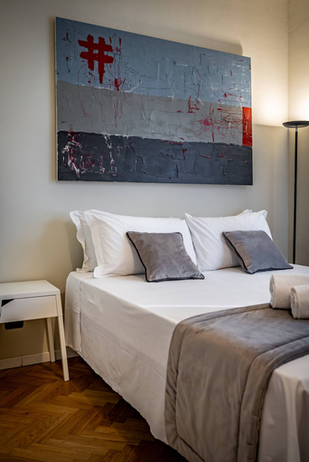 Room 5, Cairoli, 72, Florence