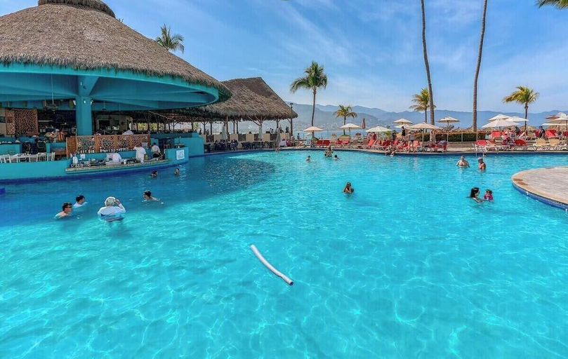 Pool 3, Oceanview 1 BR Condo 3 Min Away to the Beach, Puerto Vallarta