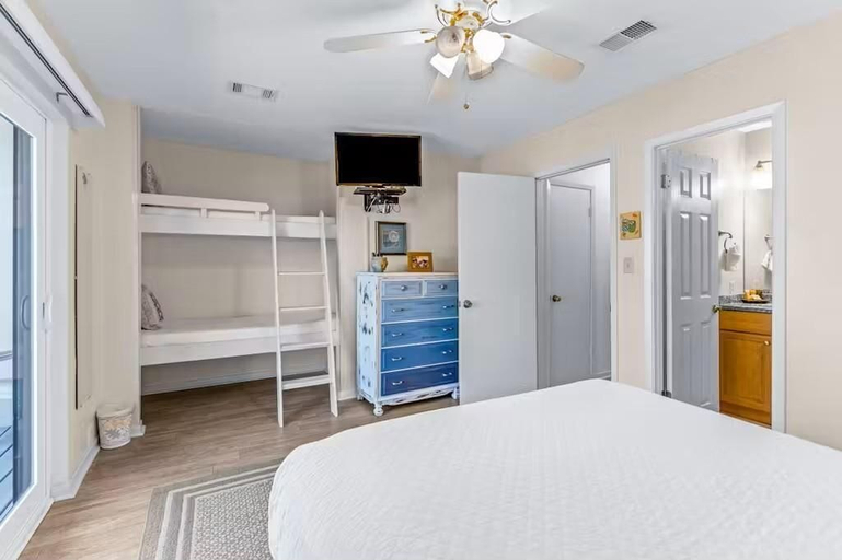 Room 4, Gulf Winds East #50, Walton