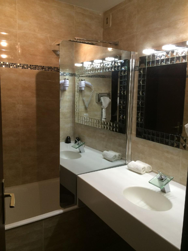 Bathroom 4, Grand Hotel de Nimes 4 etoiles, Gard