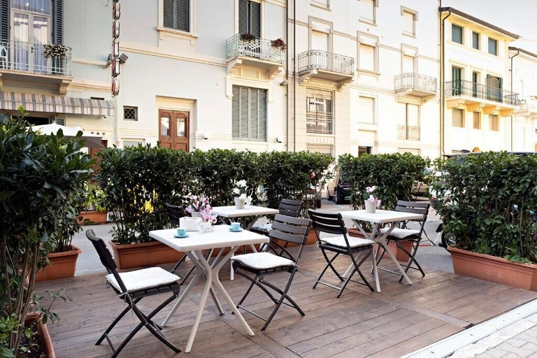 Outdoor dining, Hotel Torre, Lucca