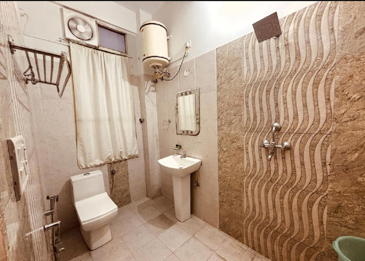 Bathroom 3, Hotel Majestic Heights, Jaipur