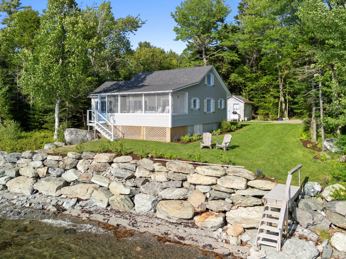 Primary image, Sunset Cottage: Bayfront 3BR Cottage With Beach Access, Fire Pit, Wifi, and Acadia Nearby, Hancock