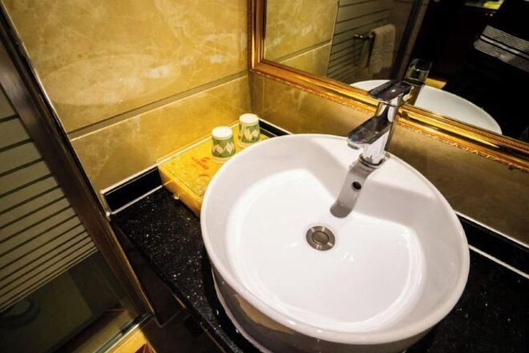 Bathroom, Hengxian Longxiang Crown Hotel, Nanning