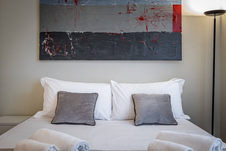 Room 2, Cairoli, 72, Florence