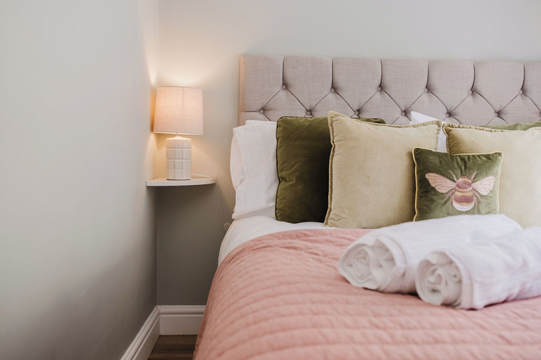 Room 3, Stunning Flat in Heart of Cheltenham, Gloucestershire