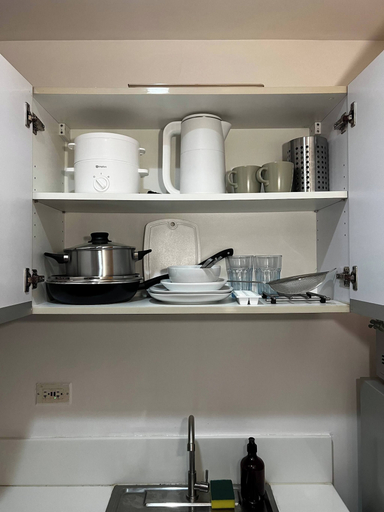 Private kitchen 2, Central Makati City View With Fast Wifi and Netflix, Makati City