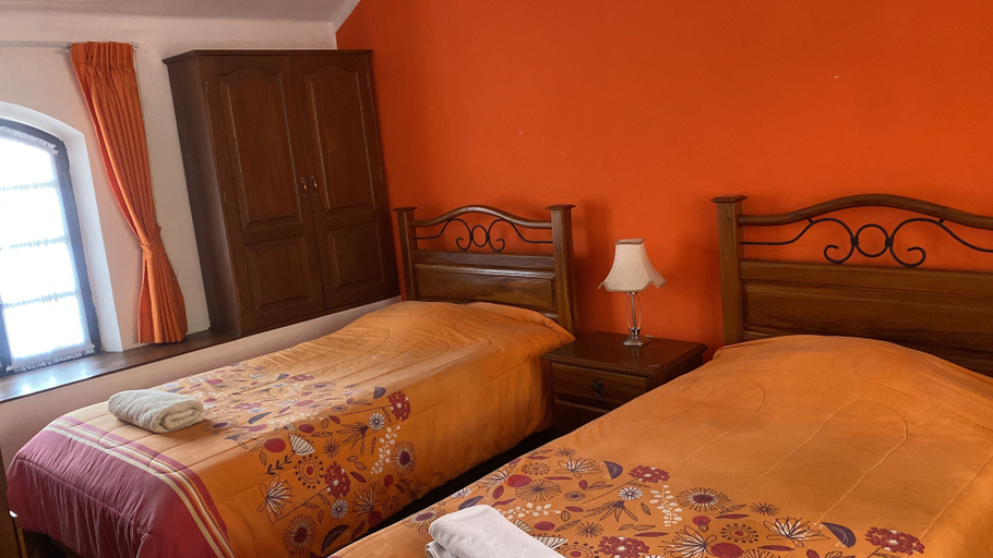 Bedroom 1, Santa Cecilia, Oropeza