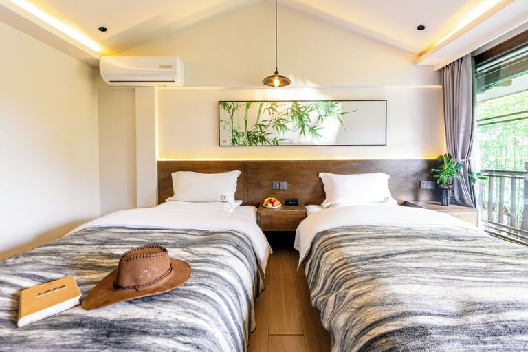 Room 2, The Nomad Yard - Lijiang Old Town - Social Hostel for Travelers, Hikers & New Friends - EAT & DRINK, Lijiang