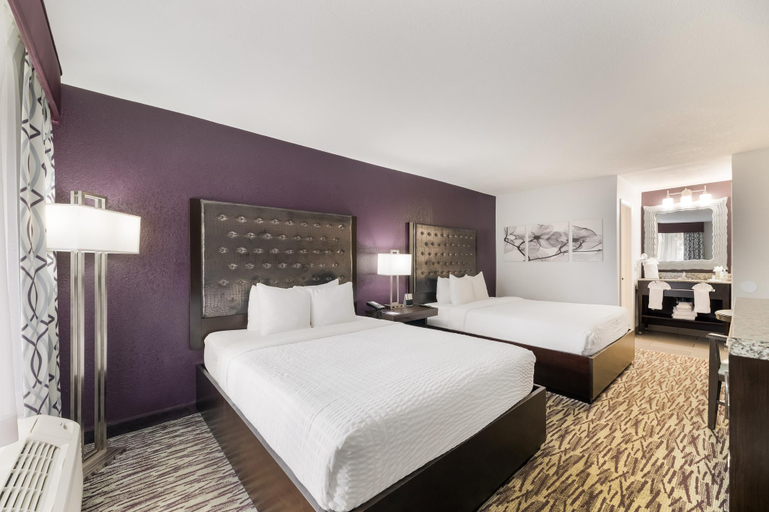 Bedroom, Clarion Inn & Suites Across From Universal Orlando Resort, Orange