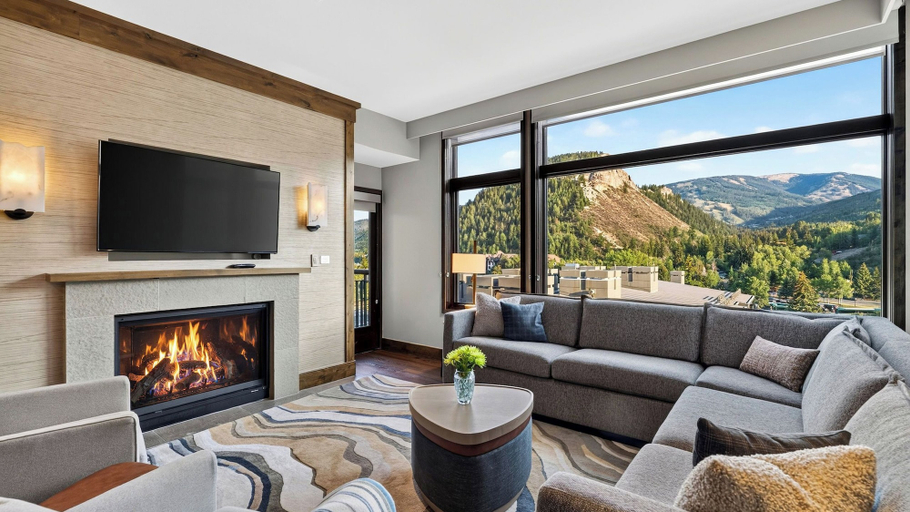 Interior 5, Riverfront Perch by Avantstay Balcony + Resort Pool River + Mtn Views, Eagle