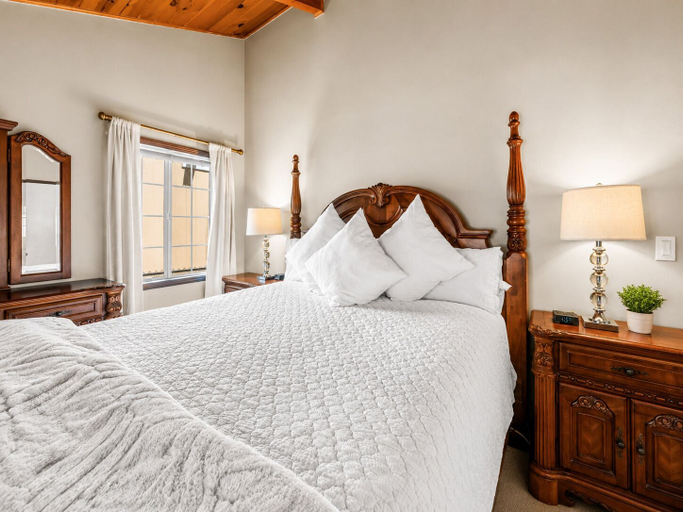 Room 2, Calm & Cozy Cabin, San Bernardino