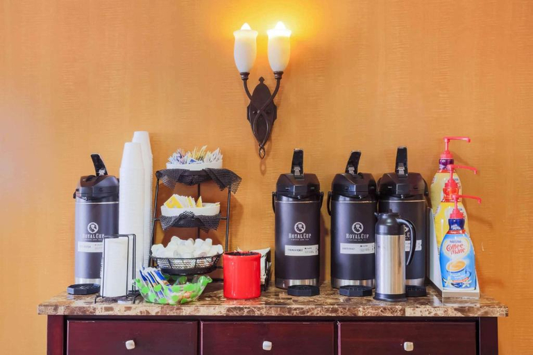 Food & Drinks 5, La Quinta Inn & Suites Islip, Suffolk