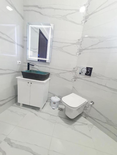 Bathroom, IL MIO, Sarandës
