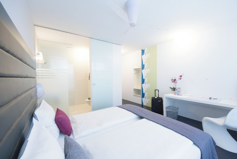 Bedroom 2, Sky Motel, Rheintal
