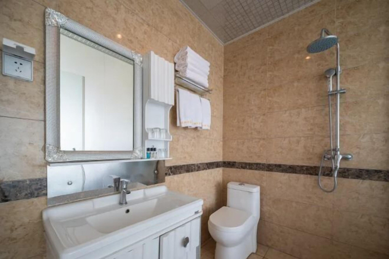Bathroom 3, Guiyuanju Hotel, Yuxi