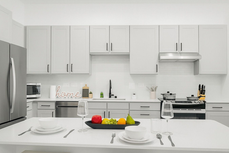 Private kitchen 3, Relaxing Stay - WorkerFriendly Pool&Gym, Grayson