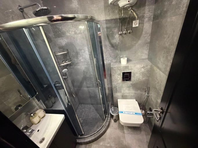 Bathroom 3, Rai Apart, Odes'ka