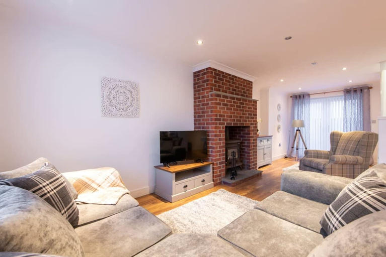Room 5, Beautiful two Bedroom Family Home With Pool Table Durham, Durham
