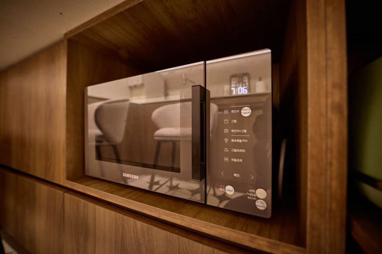 Microwave, Brown Ban, Gangnam