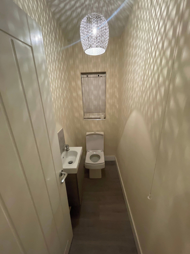 Bathroom 5, Cozy Retreat in Stoke-on-trent, Staffordshire