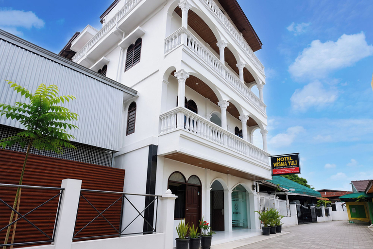 Front of property 4, Hotel O near Masjid Raya Al-Mashun forme, Medan
