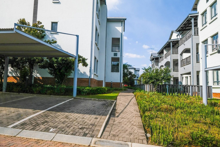 Property grounds, Modern, Peaceful Stay in Broadacres, City of Johannesburg