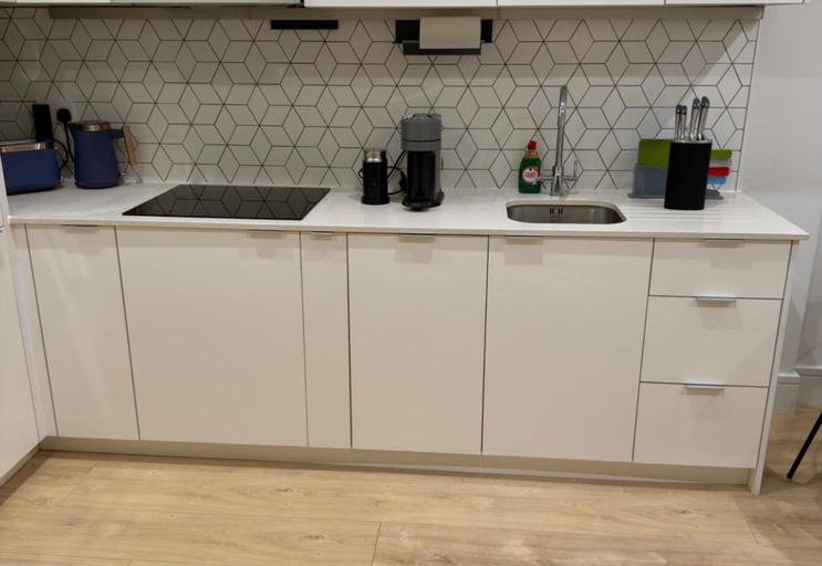 Private kitchen, Luxury 1 Bed - Gym - Cinema - Games Room - Parking, London