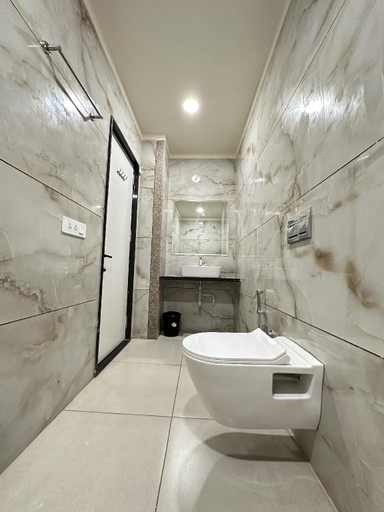 5, Hotel Rajshree, Guna