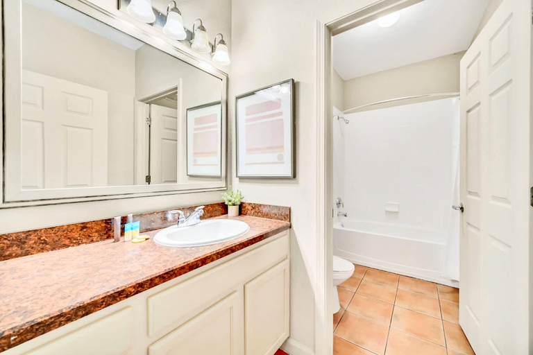 Bathroom 4, Upstay: Stylish 3BR Condo w Patio—near Disney, Orange