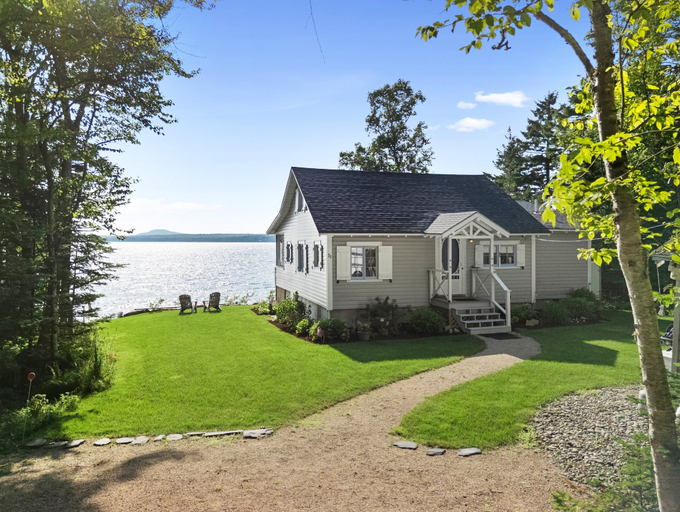 Exterior 2, Sunset Cottage: Bayfront 3BR Cottage With Beach Access, Fire Pit, Wifi, and Acadia Nearby, Hancock