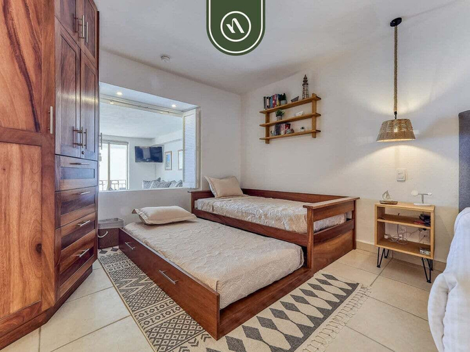 Room 2, Oceanview 1 BR Condo 3 Min Away to the Beach, Puerto Vallarta