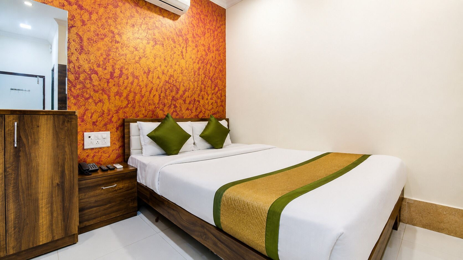 Room 4, Glitz Uni Ted -Nr Powai IIT & Boomerang, Mumbai Suburban