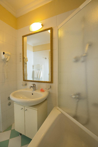 Bathroom 3, Hotel Continental, Opatija/Veprinac